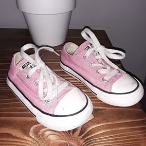Converse pink